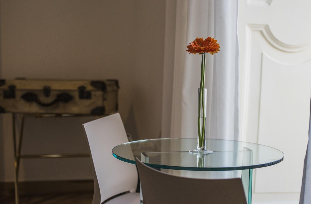 Mareluna Suite De Charme Napoli Bagian luar foto
