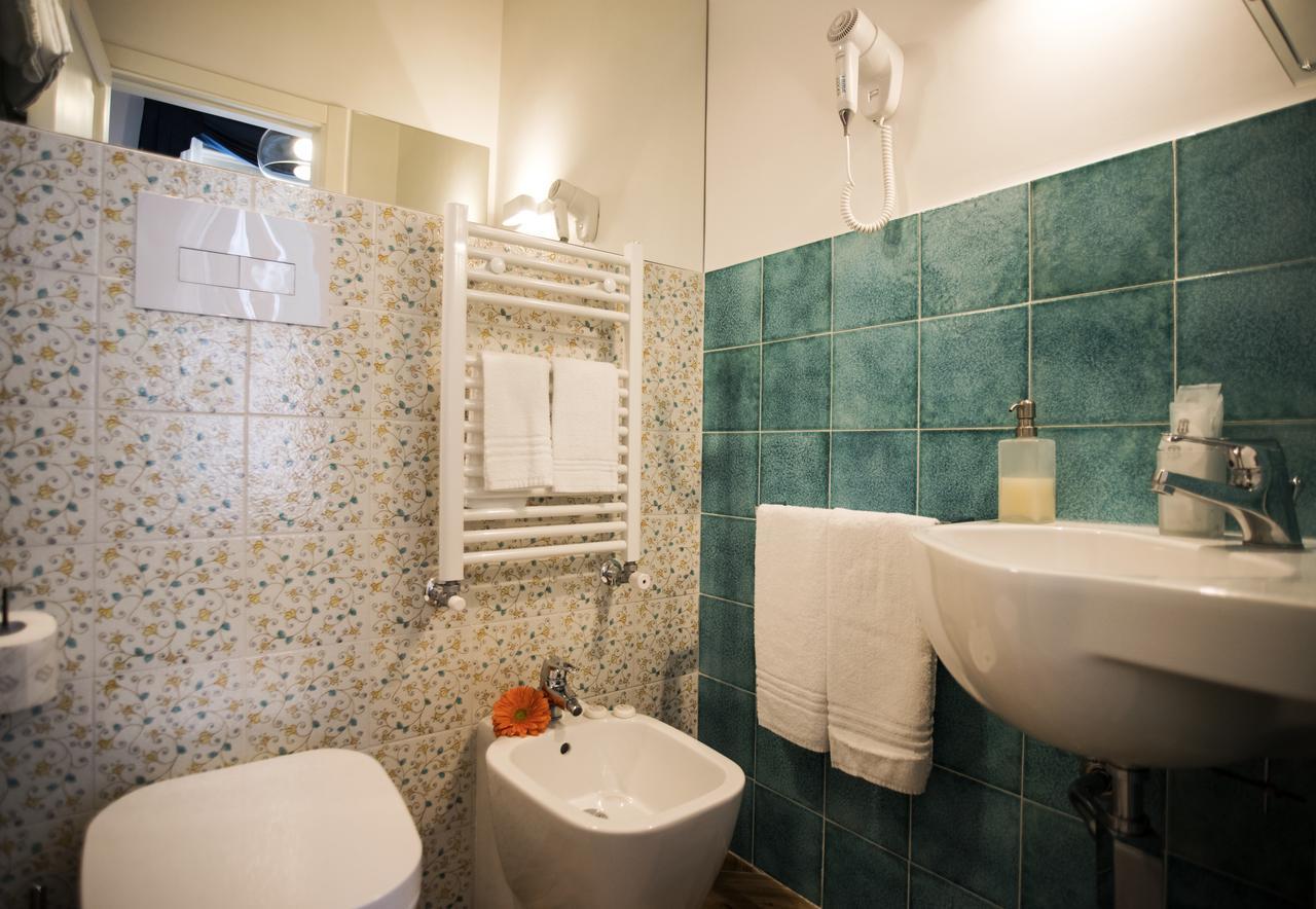 Mareluna Suite De Charme Napoli Bagian luar foto